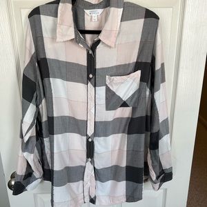Pink/black/white plaid button-up size 3X